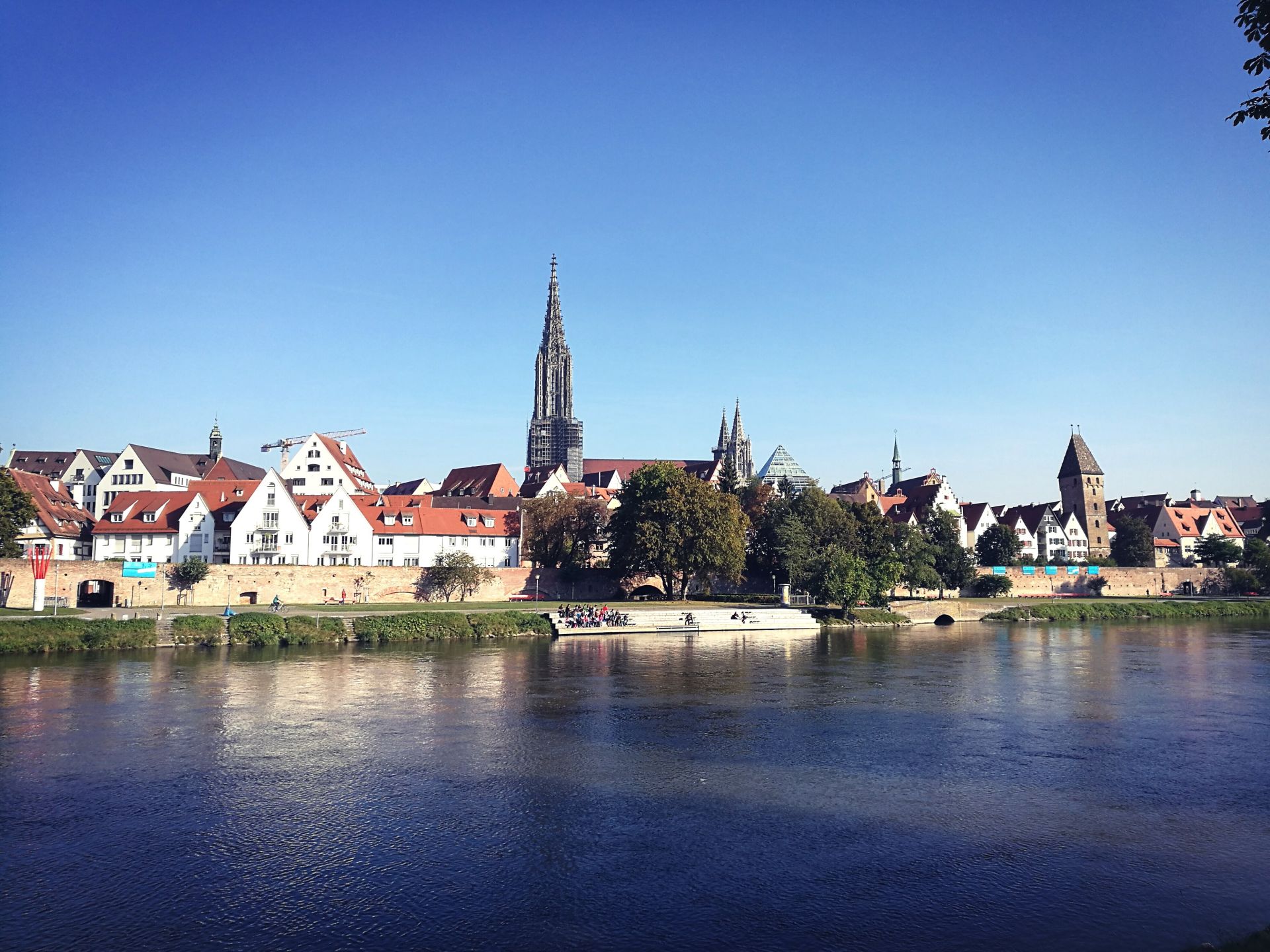 Canva -Ulm Manster Sunny Danube